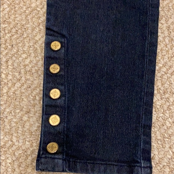 Skinny Ankle jeans with buttons at at bottom. - Picture 3 of 7